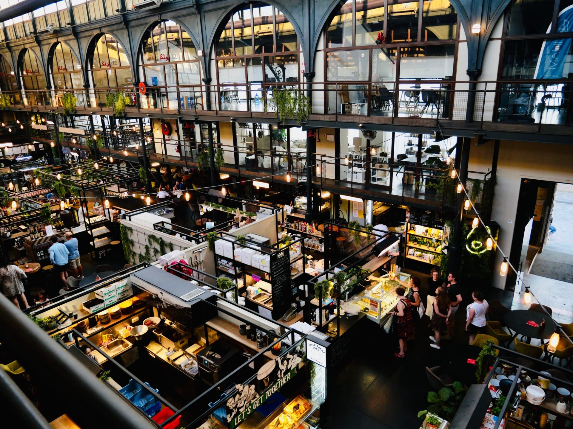 De vleeshalle in Mechelen foodcourt