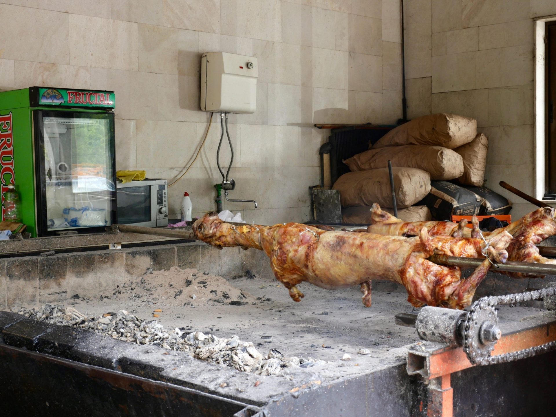 Lam eten en watersporten in Jablanica