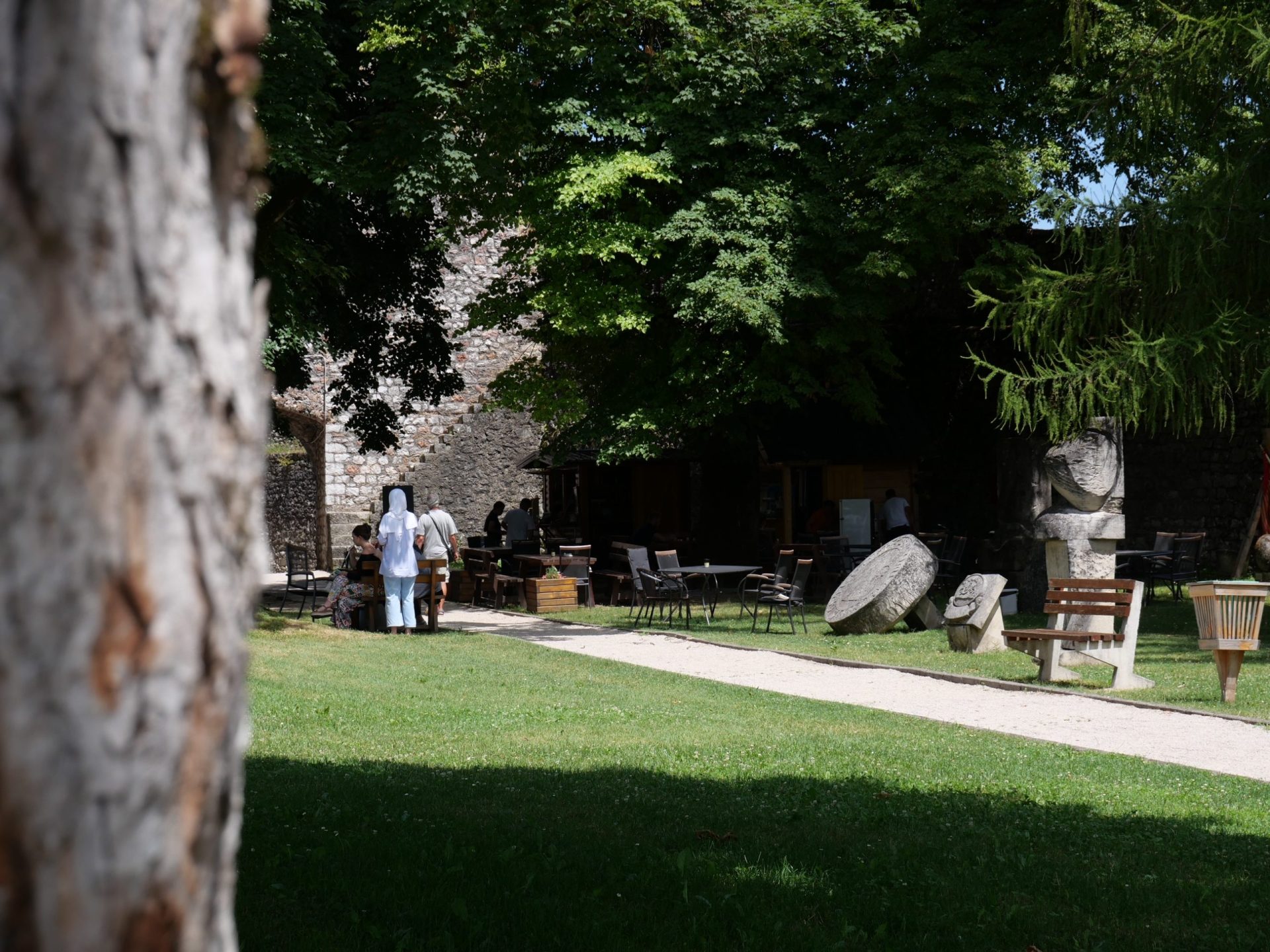 sculpturen tuin kasteel Ostrožac