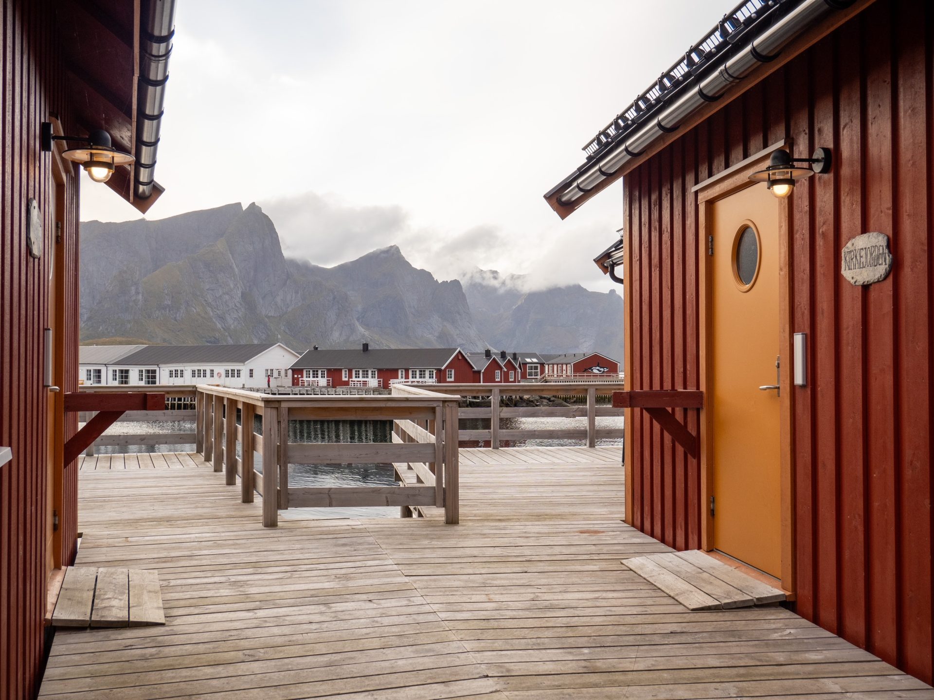 Hamnøy's rorbuer hutten doorkijkje