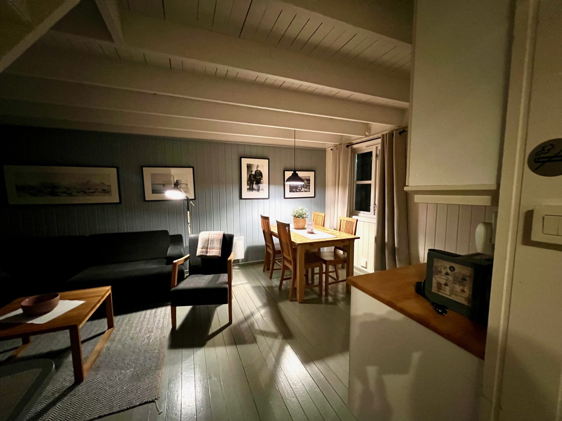 Woonkamer Nyvågar Rorbuhotell