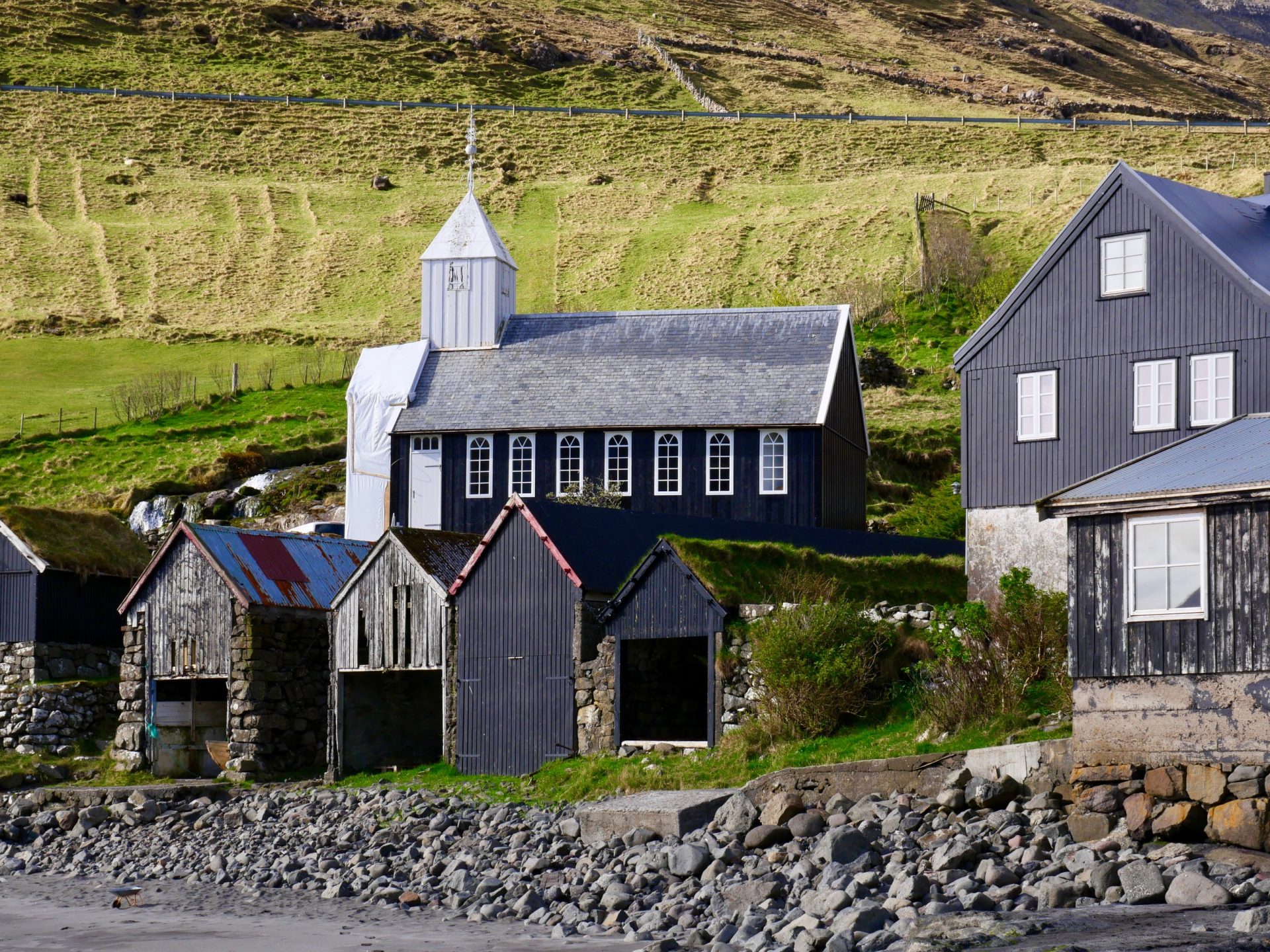 Bøur boothuisjes en kerk