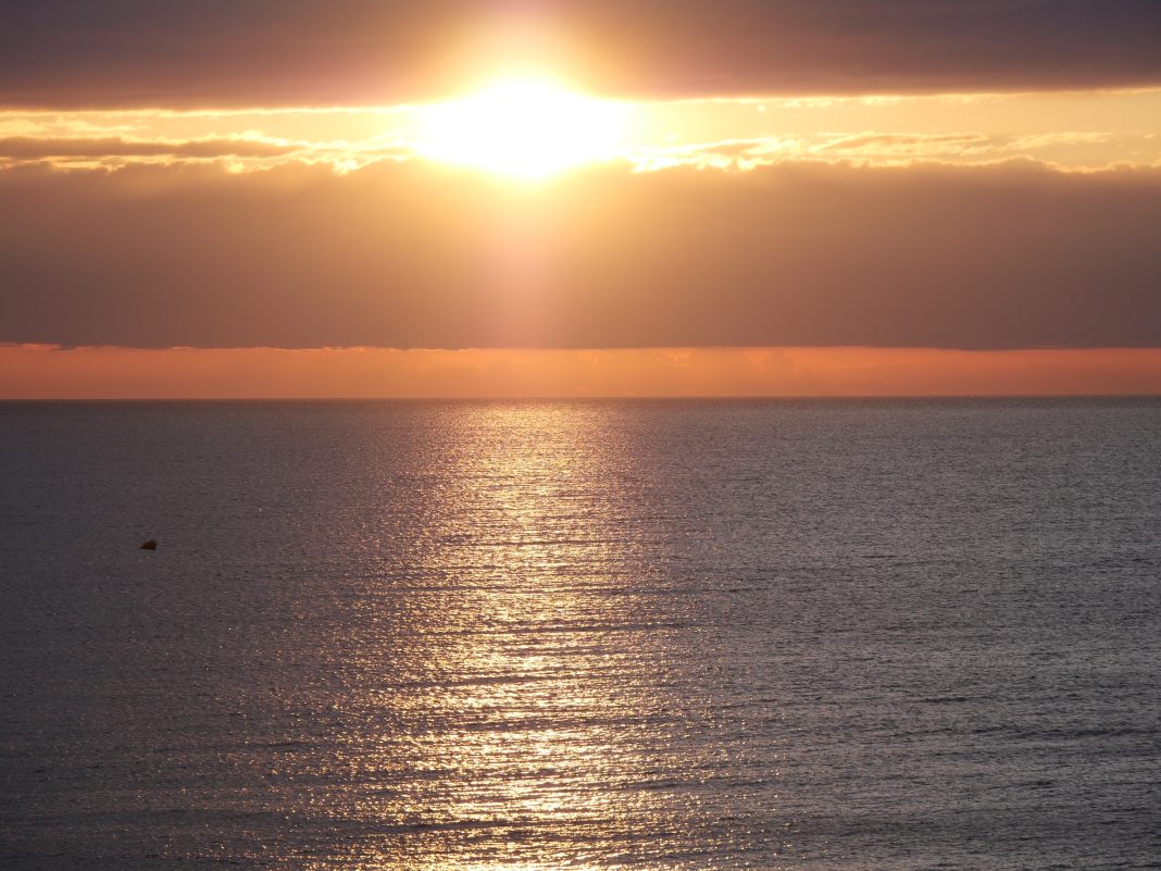 Hoe laat gaat de zon onder in Nederland? | Per seizoen en maand