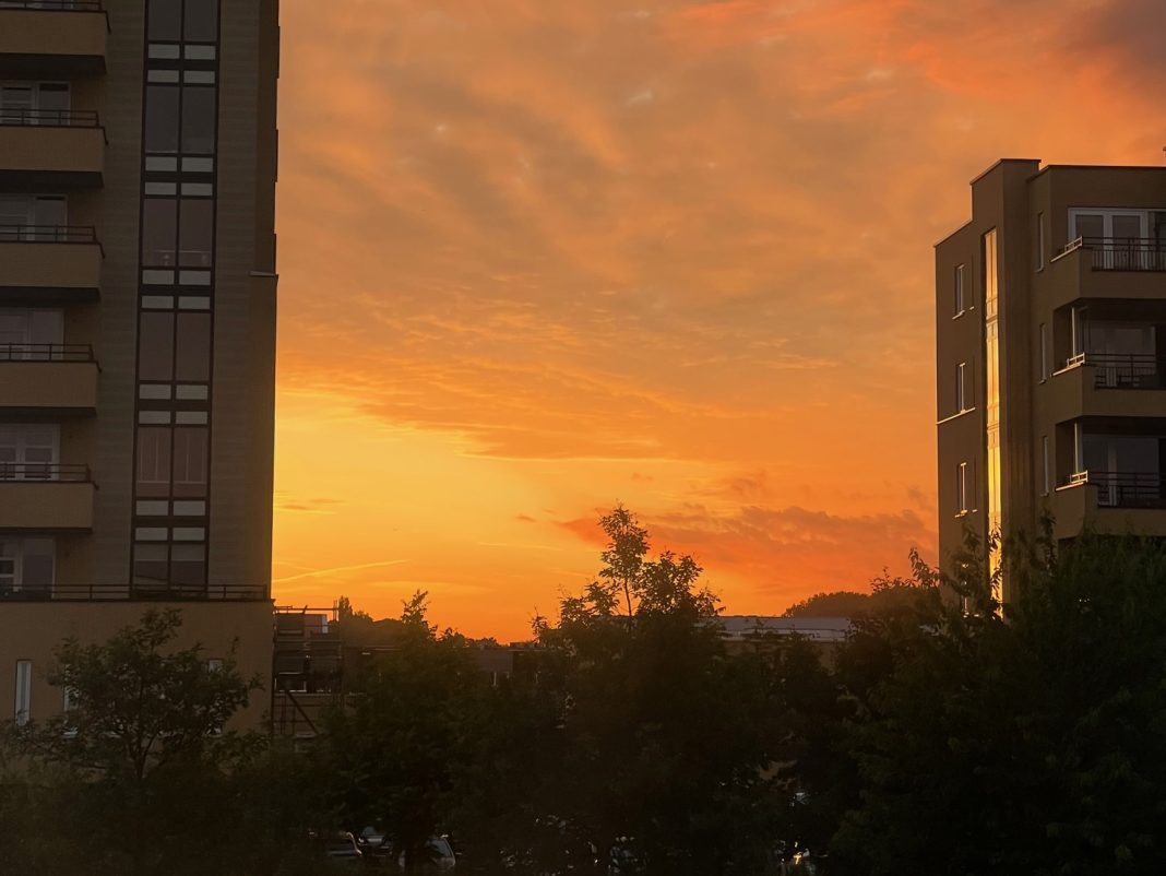 Hoe laat gaat de zon onder in Nederland? | Per seizoen en maand