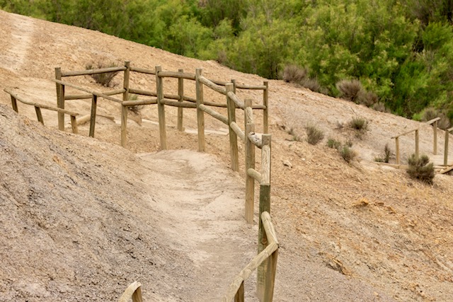 De trap voor de afdaling naar de Tabernas woestijn kloof