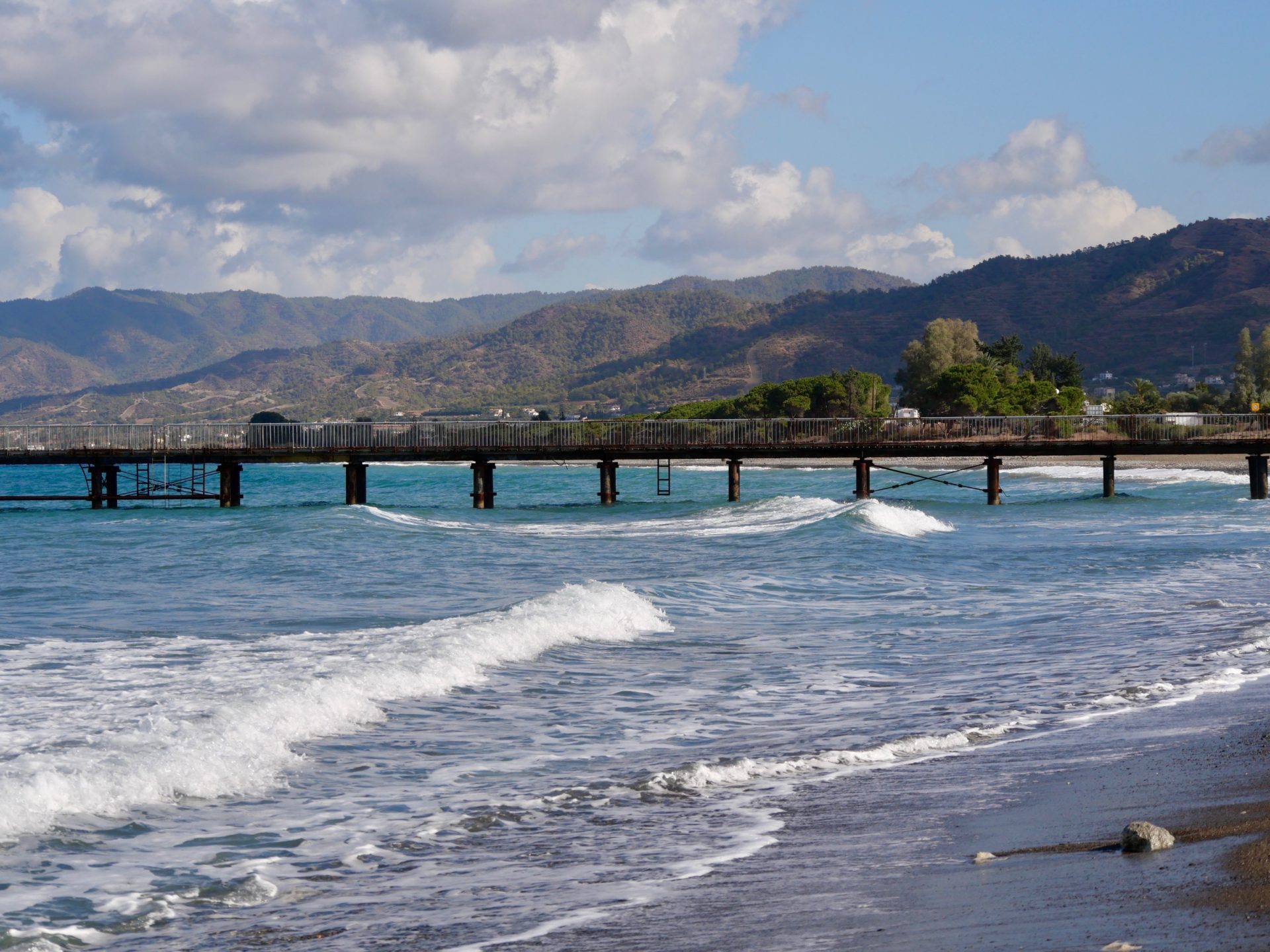 zijkant limni pier cyprus