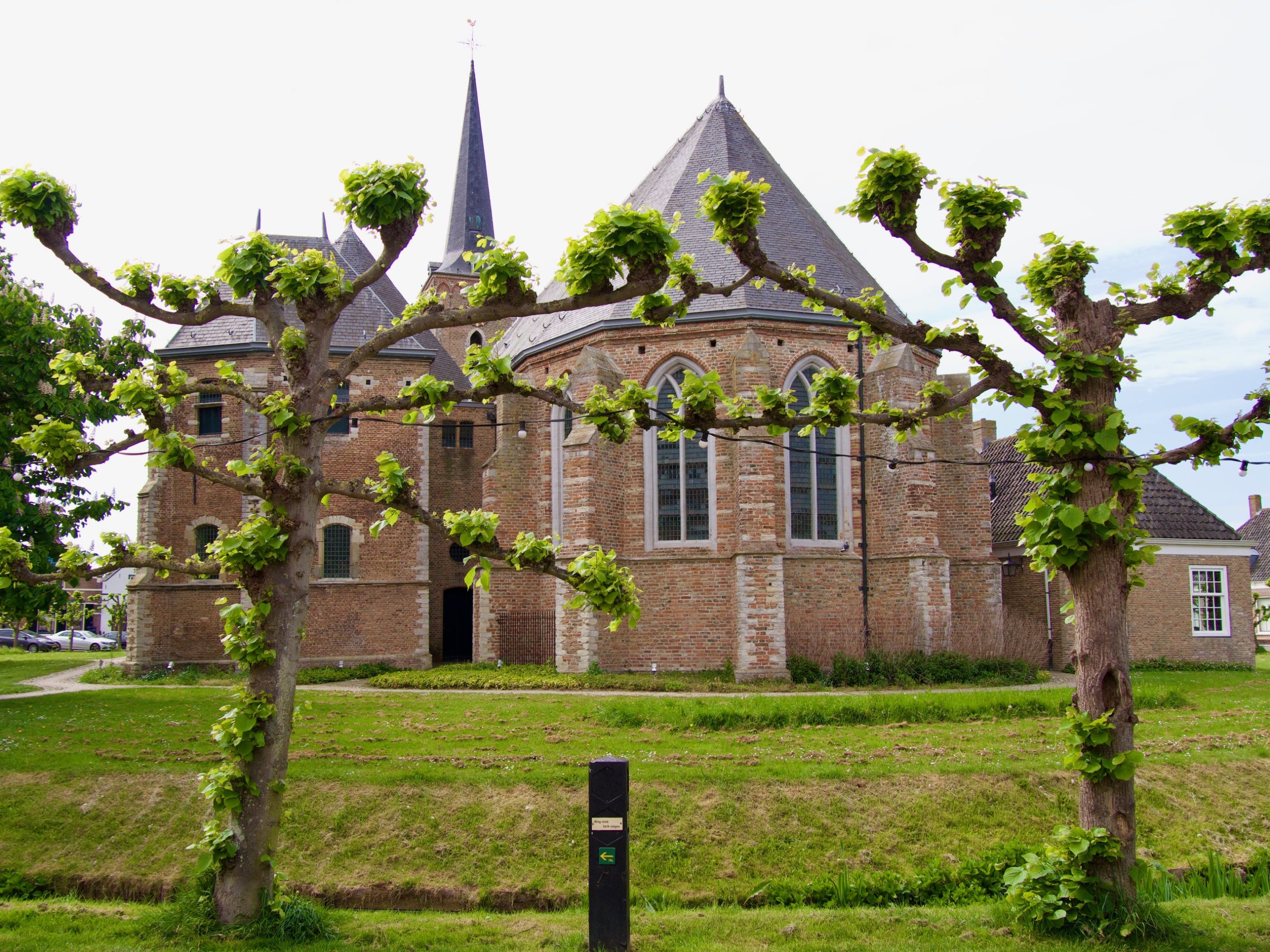Bezoek de Sint-Adriaanskerk