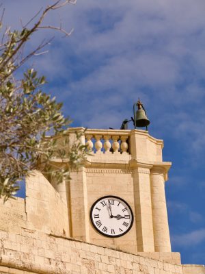 Bezienswaardigheden in Victoria op Gozo kerkklok