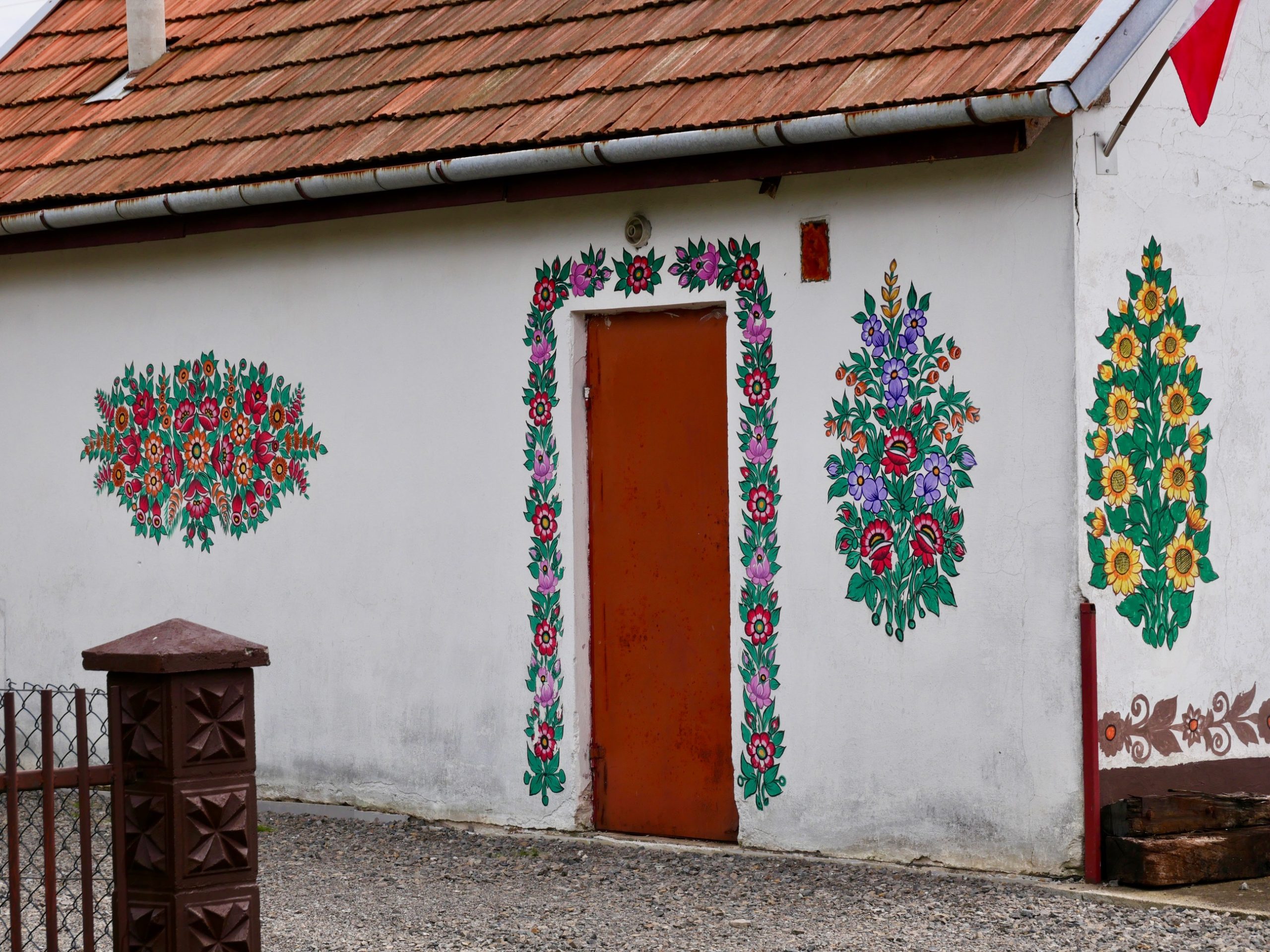 bloemen op de huizen in polen
