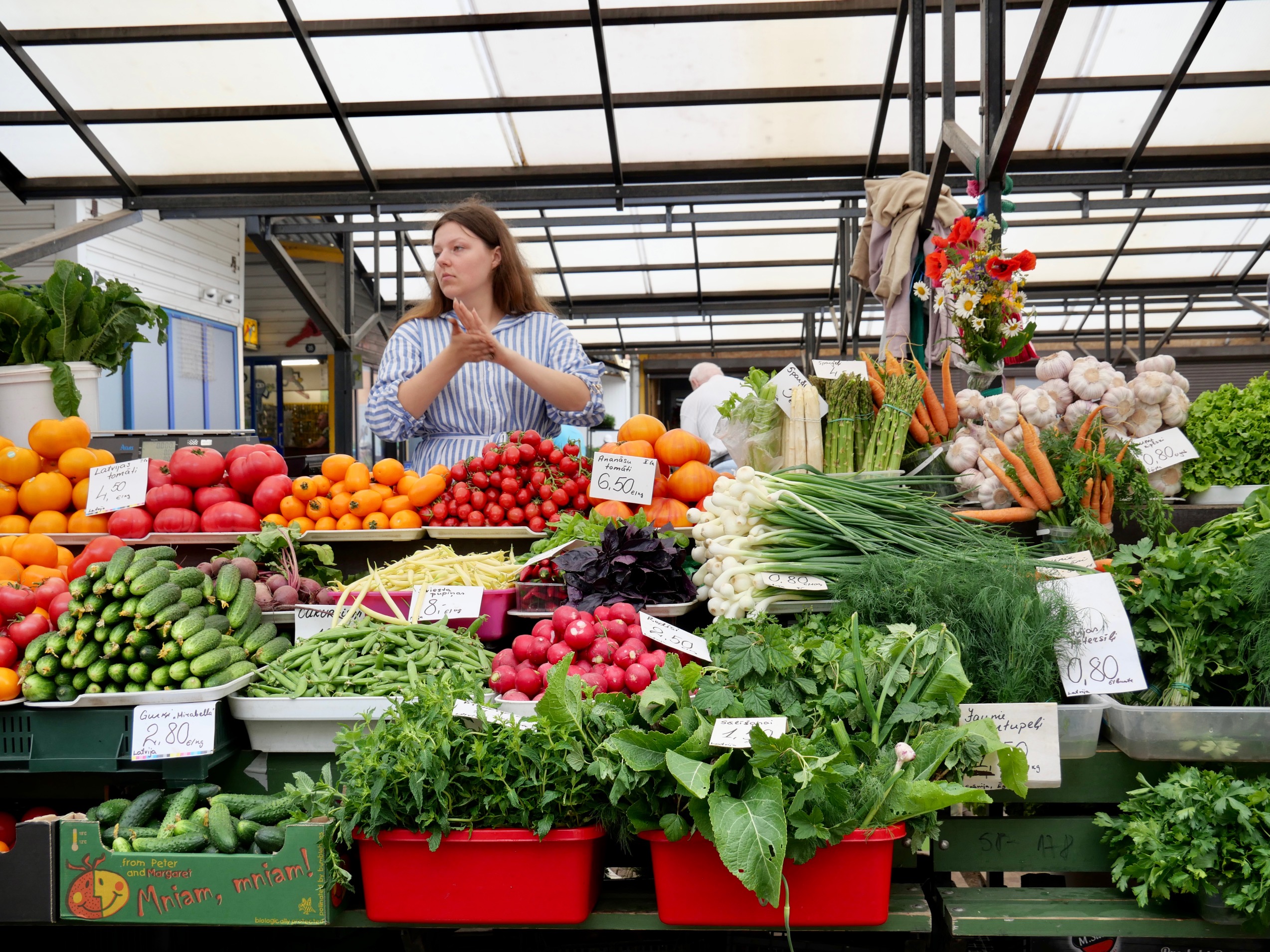 goedkope groente op een markt in Letland