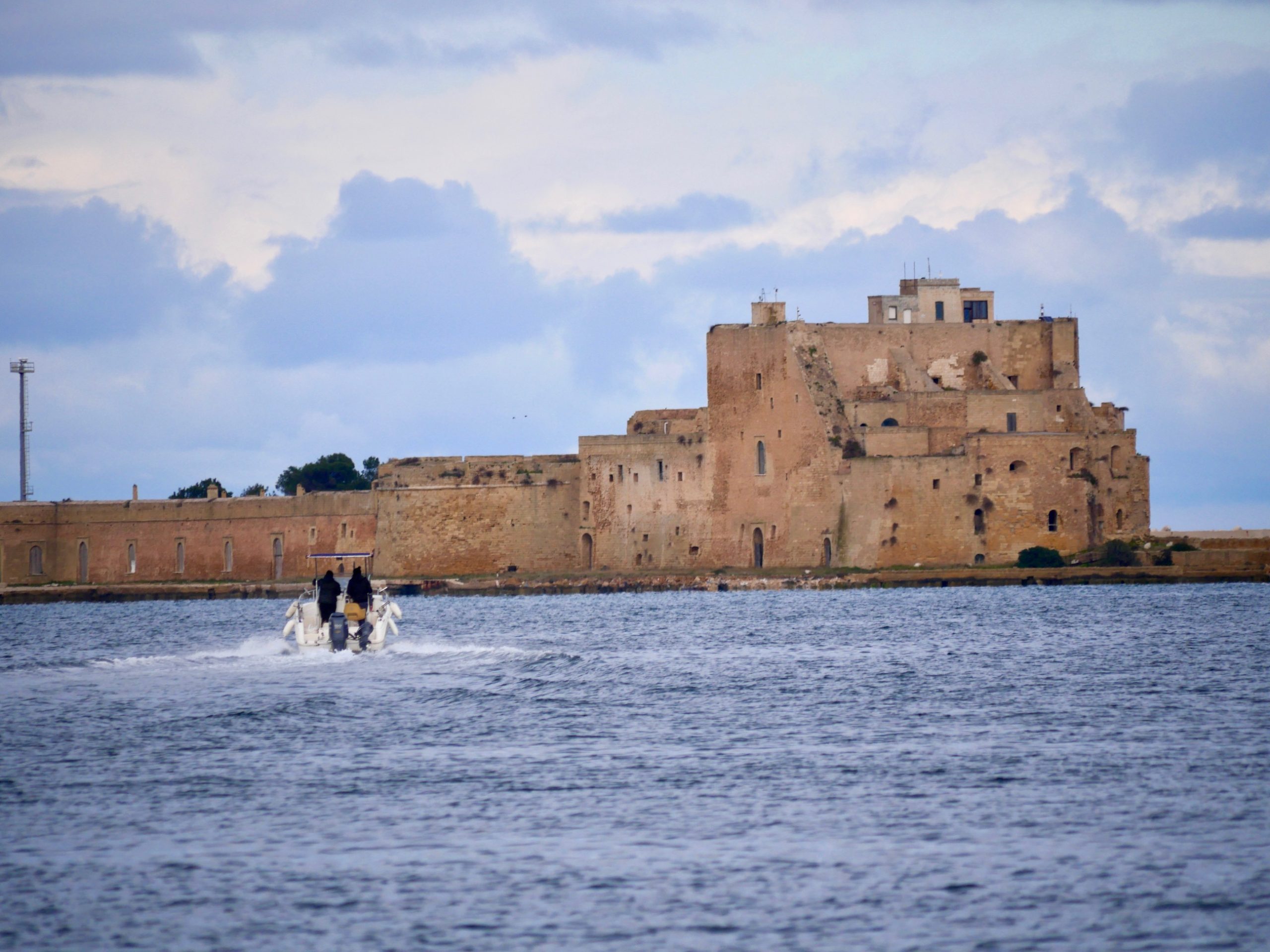 Uitzicht vanaf de kade op Brindisi