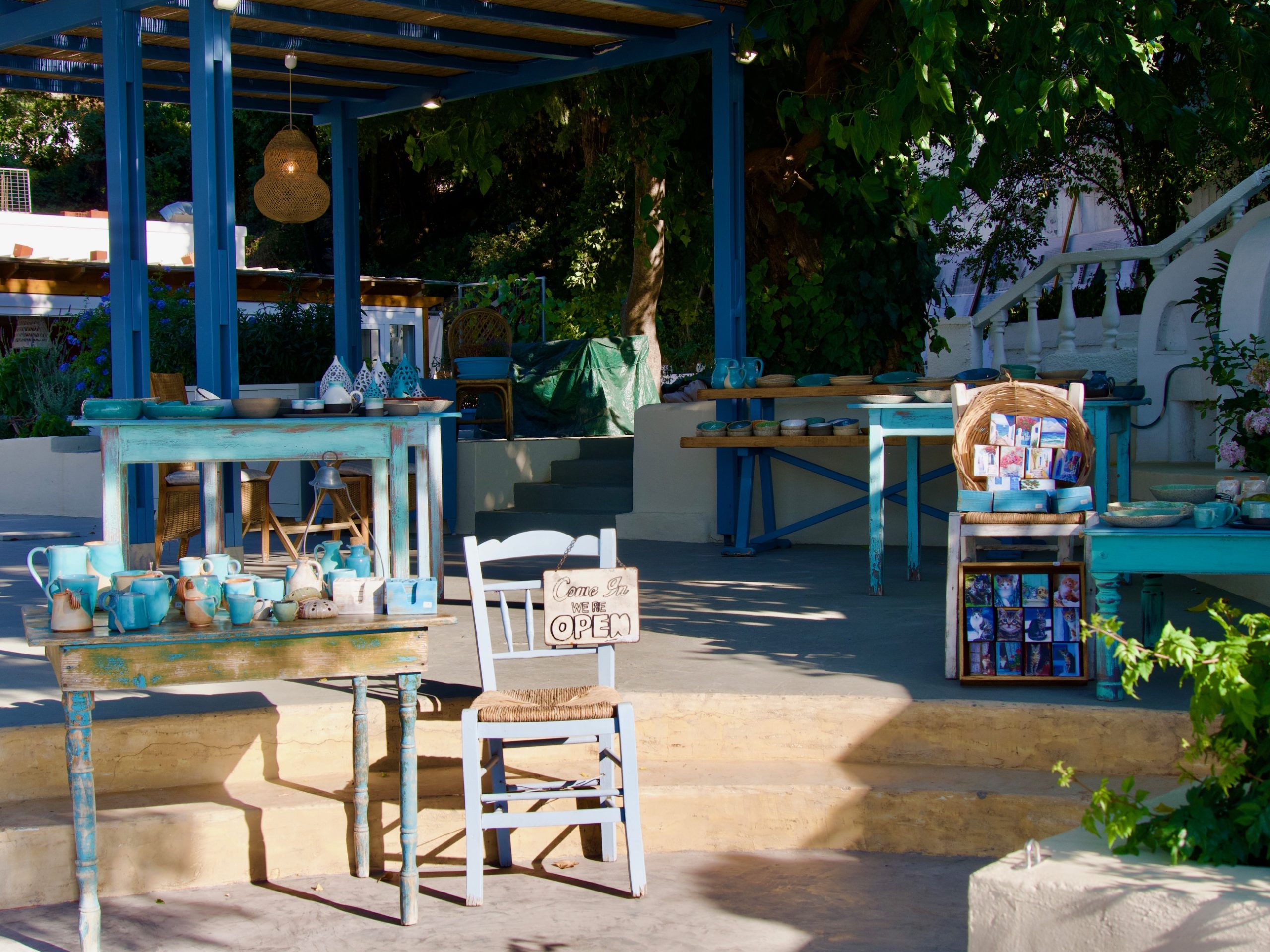 Aegean blue art shop in Zia met handgemaakte souvenirs