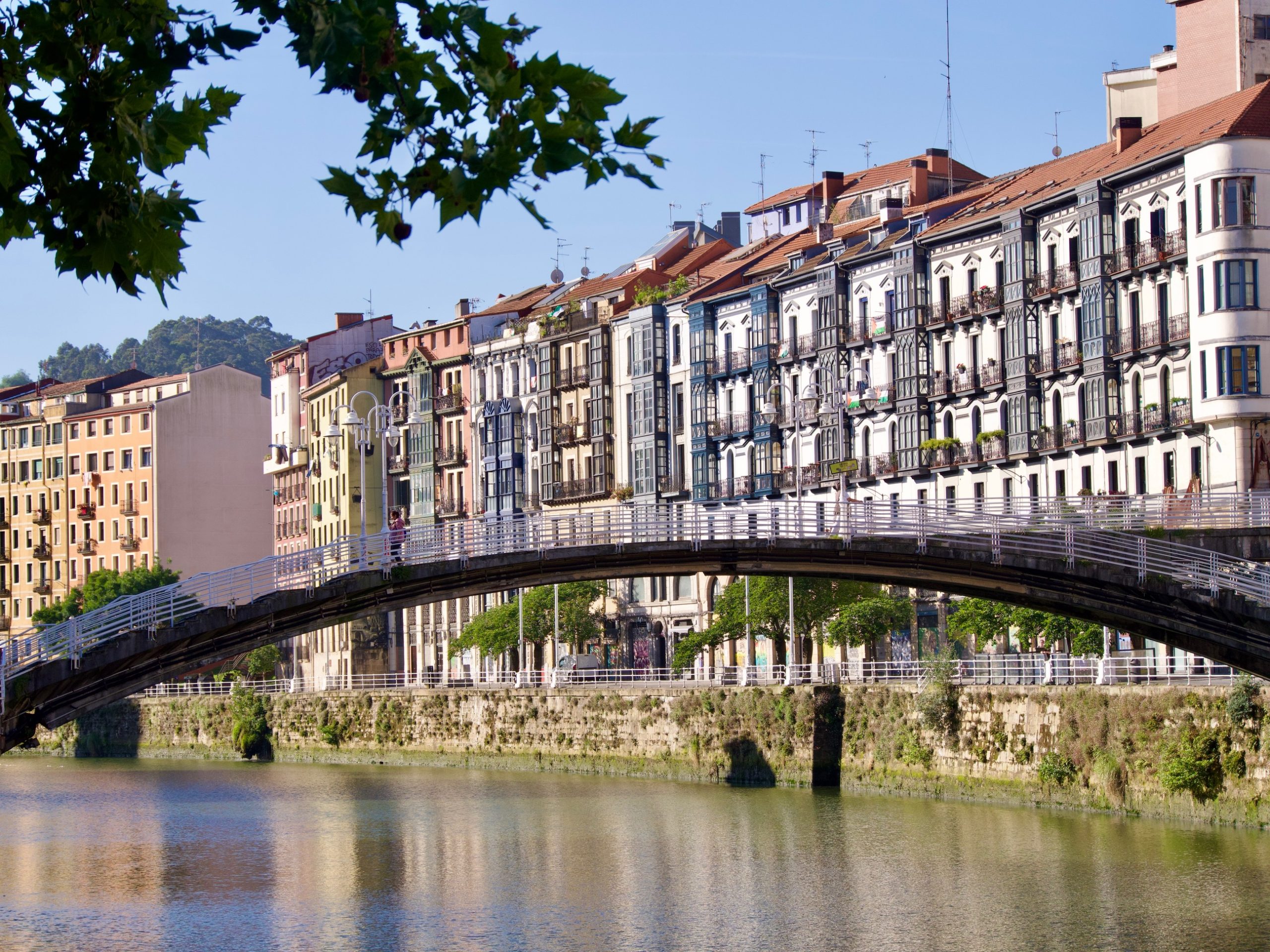 Puente de la Rivera bridge bij de Mercado la Ribeira