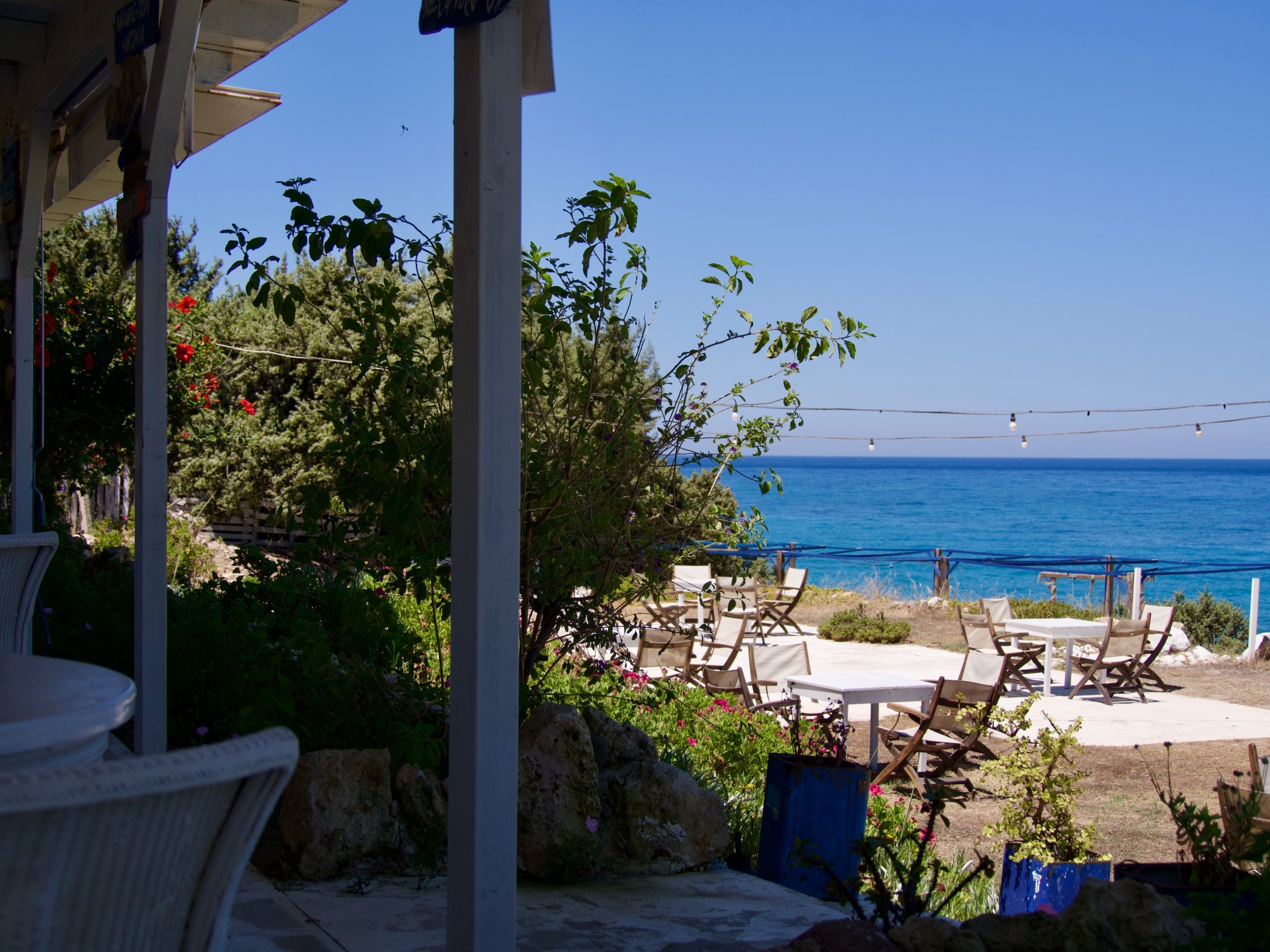 Terras van restaurant dolphin bay op Kos