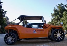 Oranje beachbuggy die je kunt huren op Kos