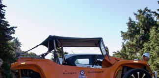 Oranje beachbuggy die je kunt huren op Kos