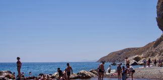 Mensen die baden in de thermal spring op Kos Embros Thermae