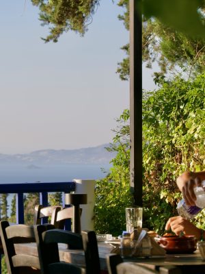 Uitzicht vanaf het terras van restaurant Oromedom in Zia