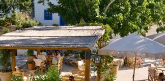 Terras restaurant in Zia op Kos
