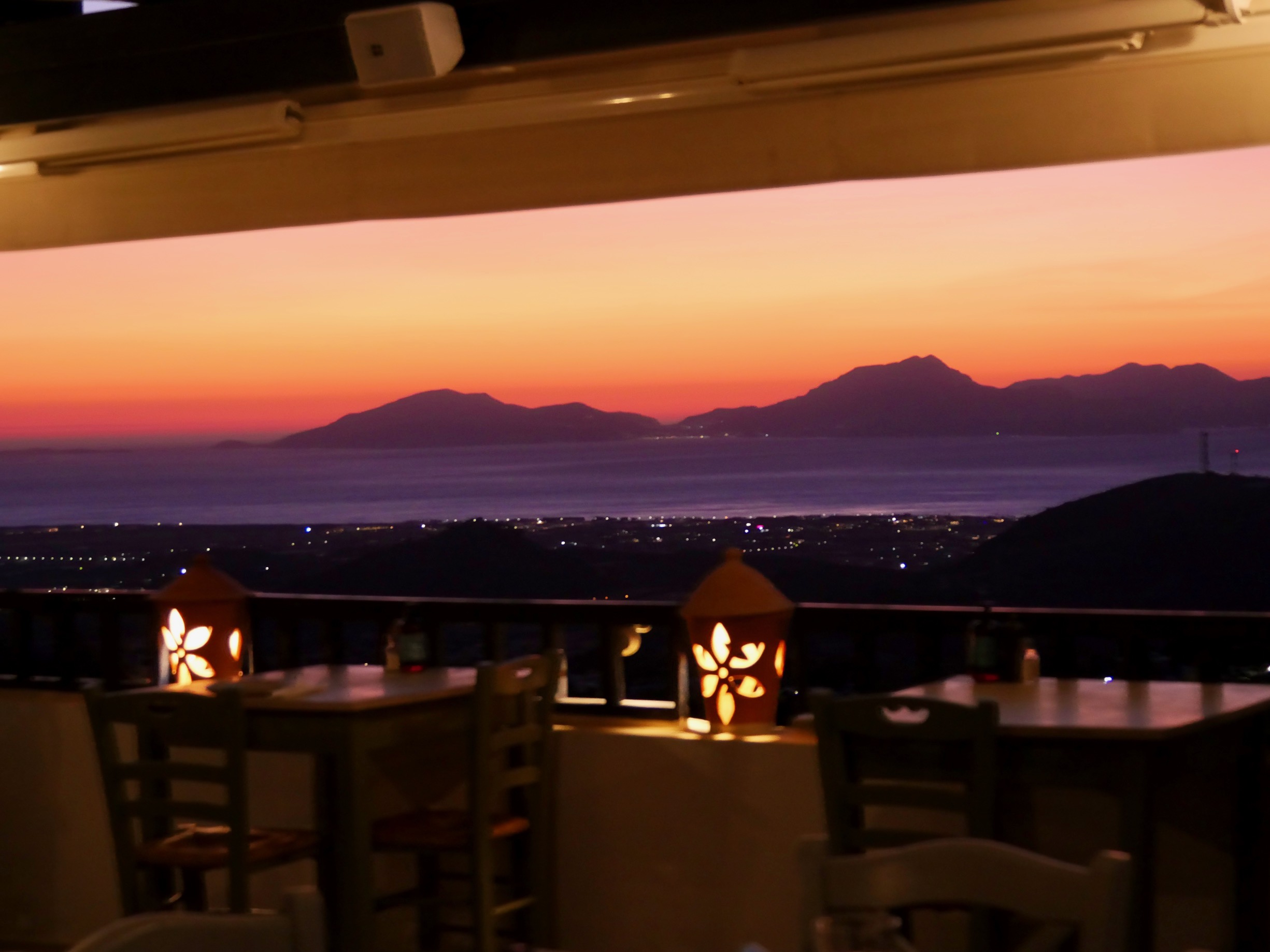 Zonsondergang vanaf restaurant oromedon op Kos