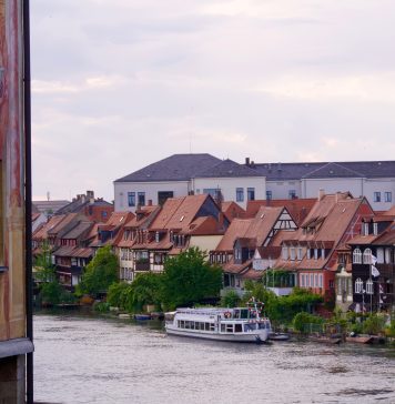 Zicht op de rivier in Bamberg