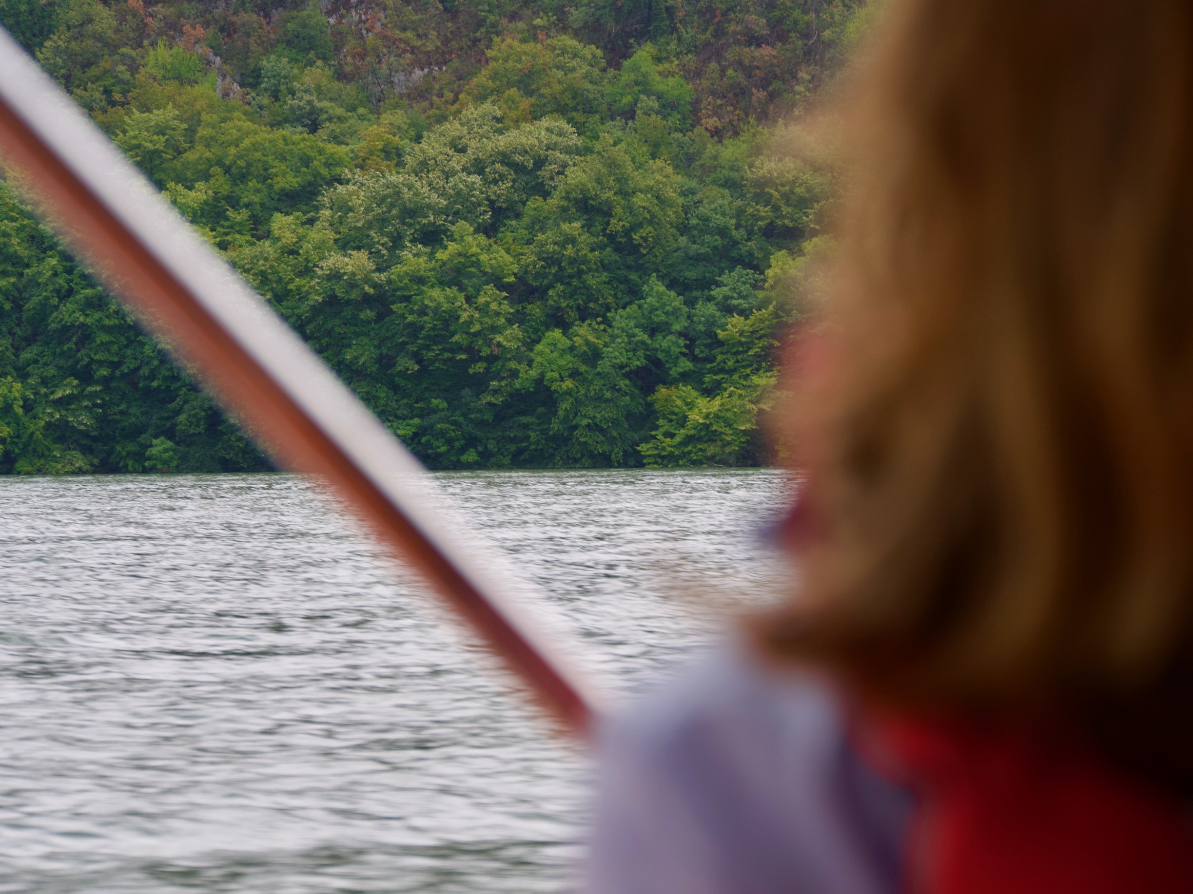 Doorkijkje tijdens boottocht op de Donau