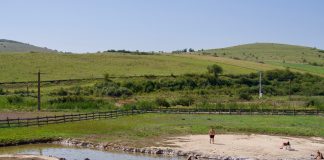 Modderig zoutbad met locals in Sic
