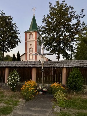 De kerk vlak voor Solotvyno in Oekraïne