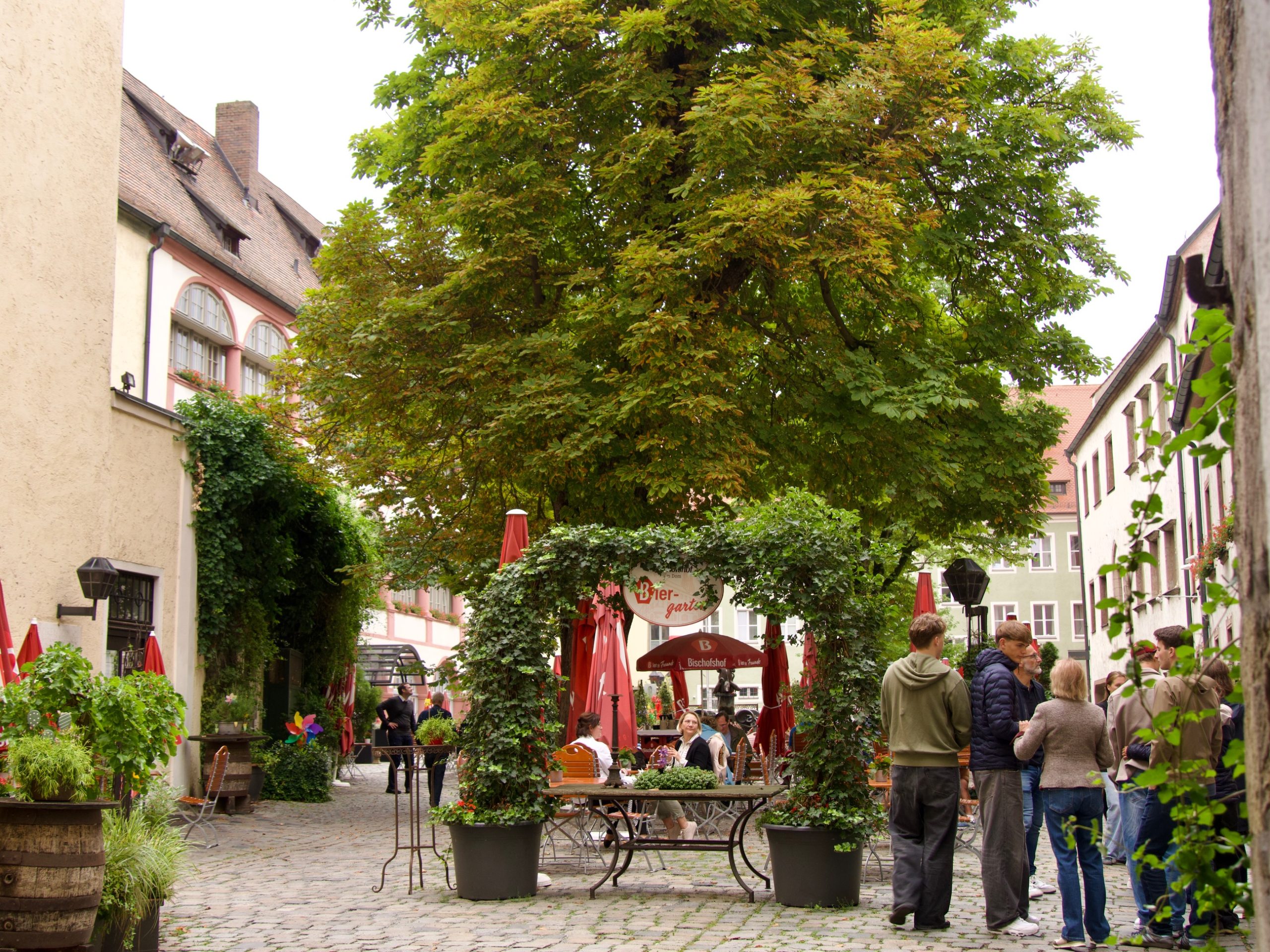 Een biergarten in Regenburg