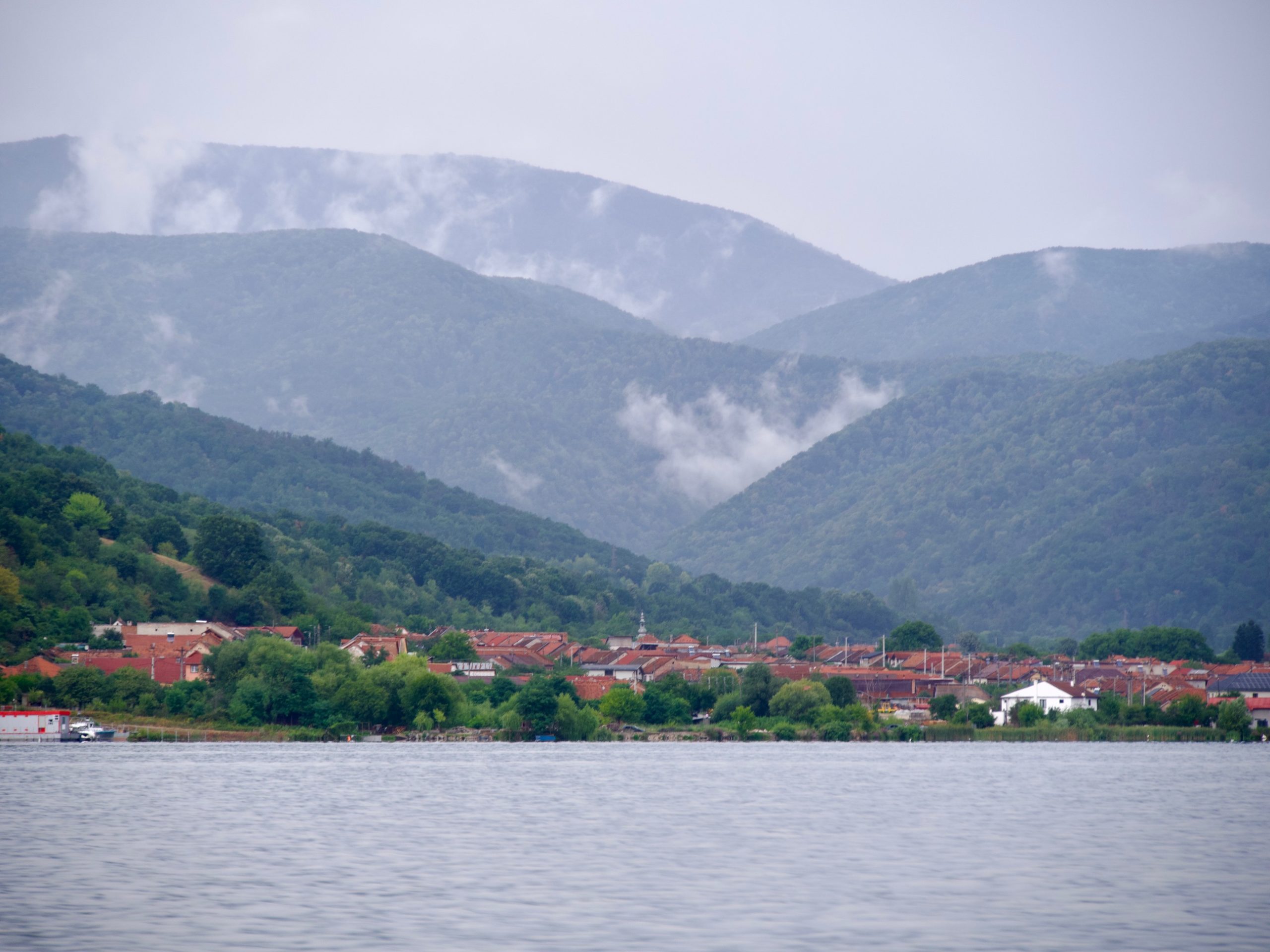 Mist in de begen aan de Donau