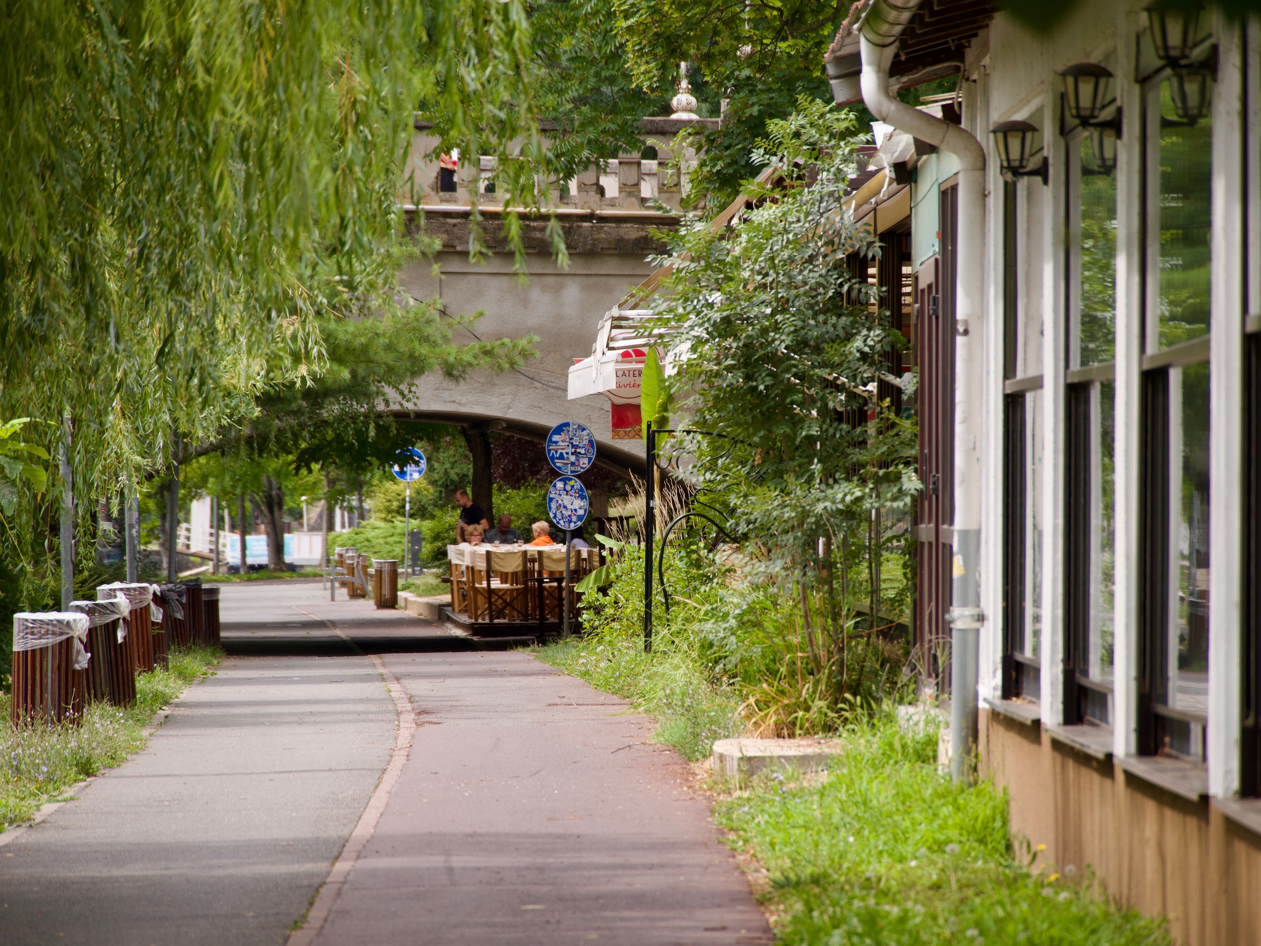 Wandelen langs de rivier Bega