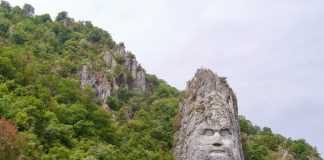 Het rotsbeeld van Decebalus in Roemenië