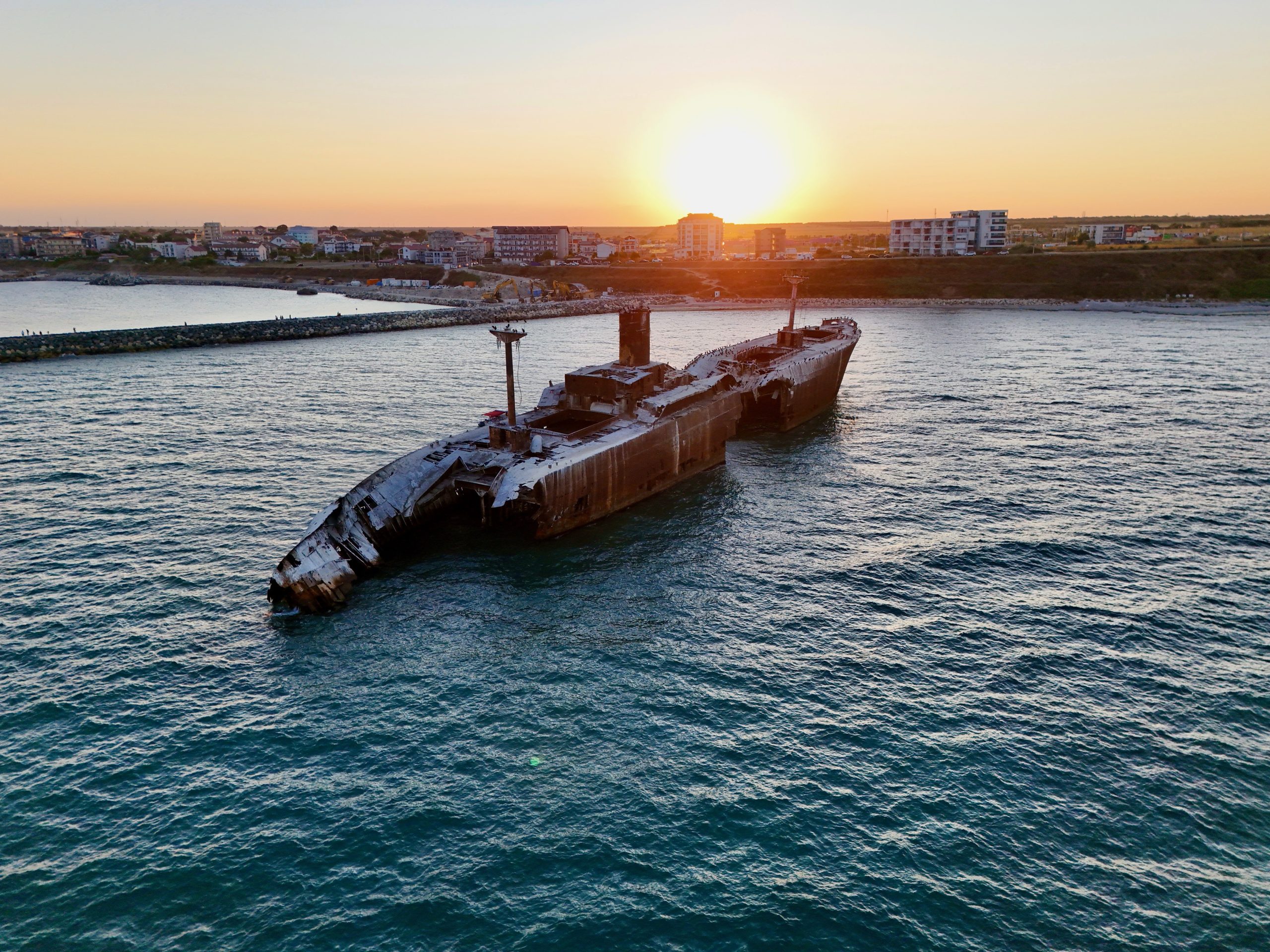 Ondergaande zon bij het scheepswrak
