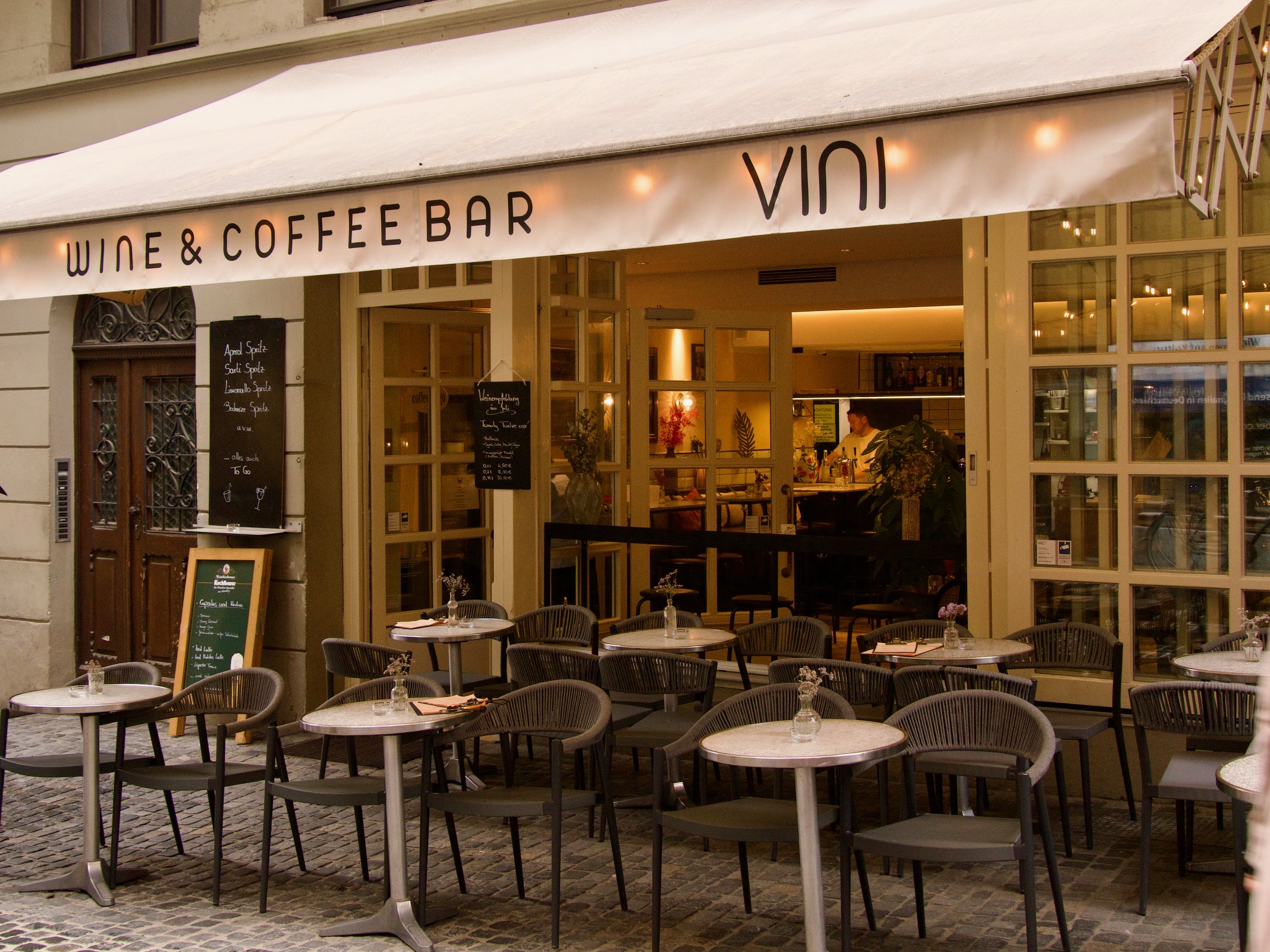 Vini wine en coffee bar