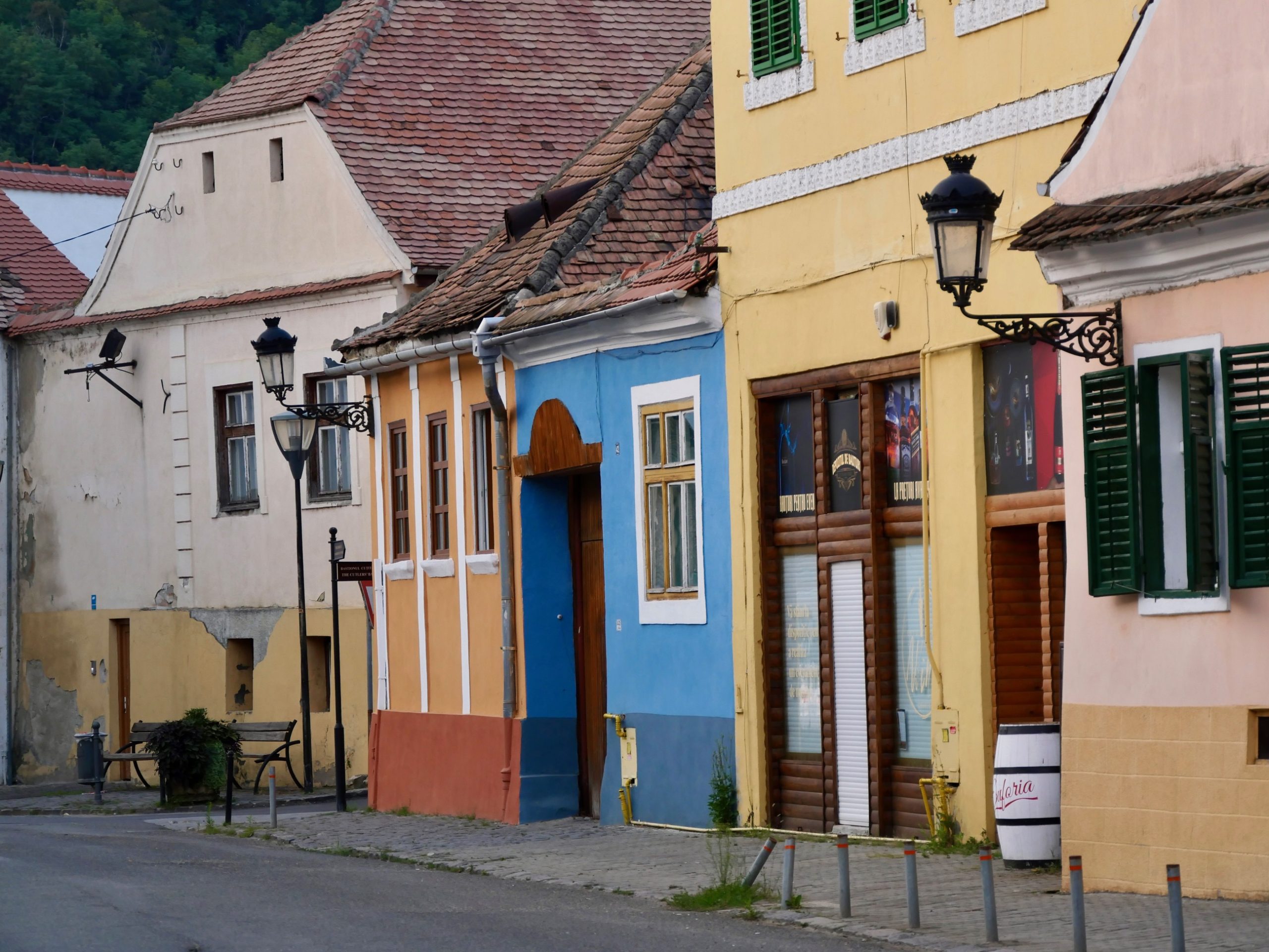 Mediaș gekleurde huisjes