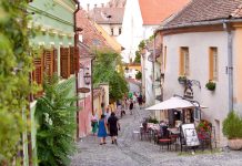 Een straatje in Sighișoara, Roemenië