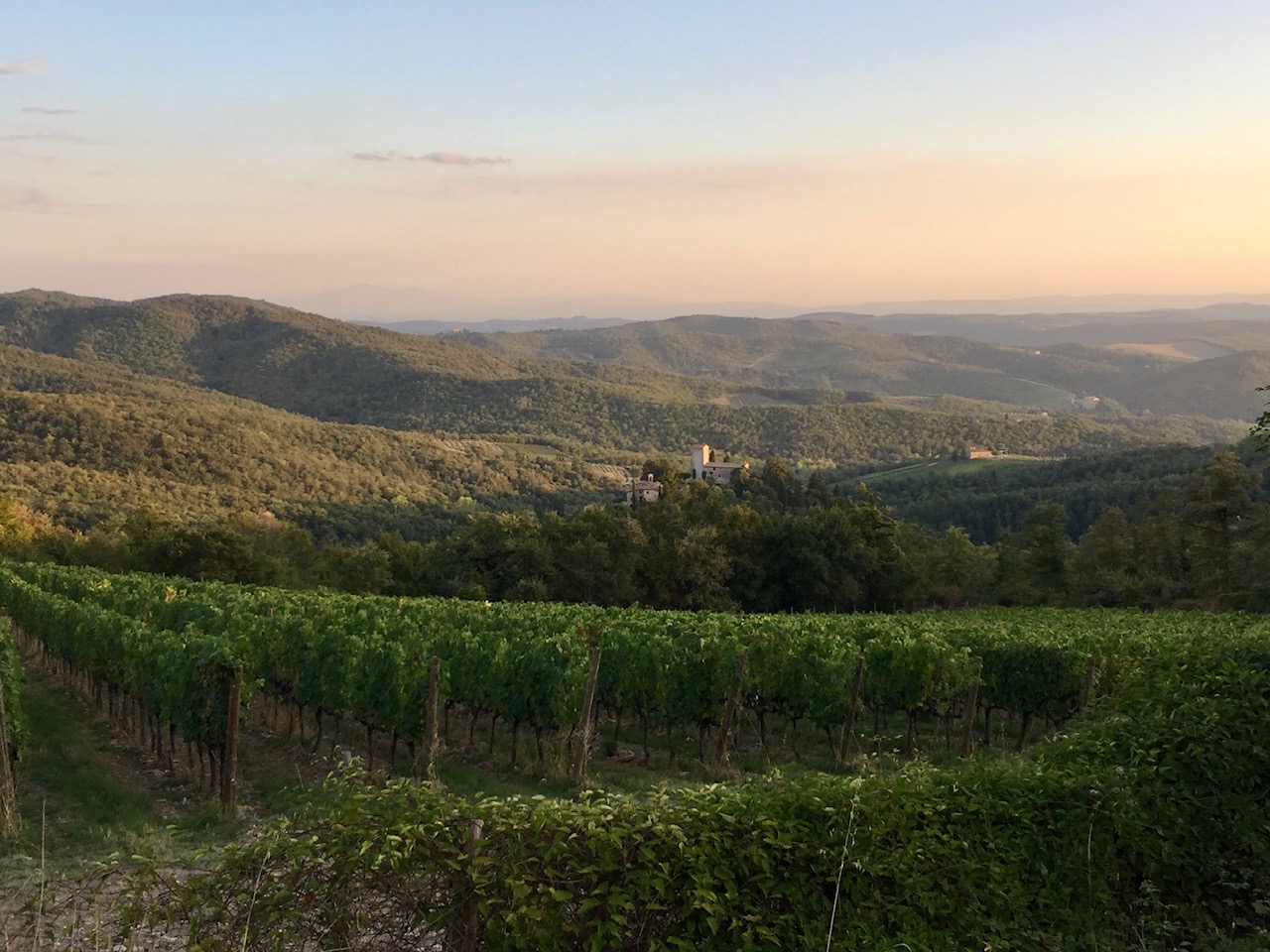 Ondergaande zon in de chianti streek