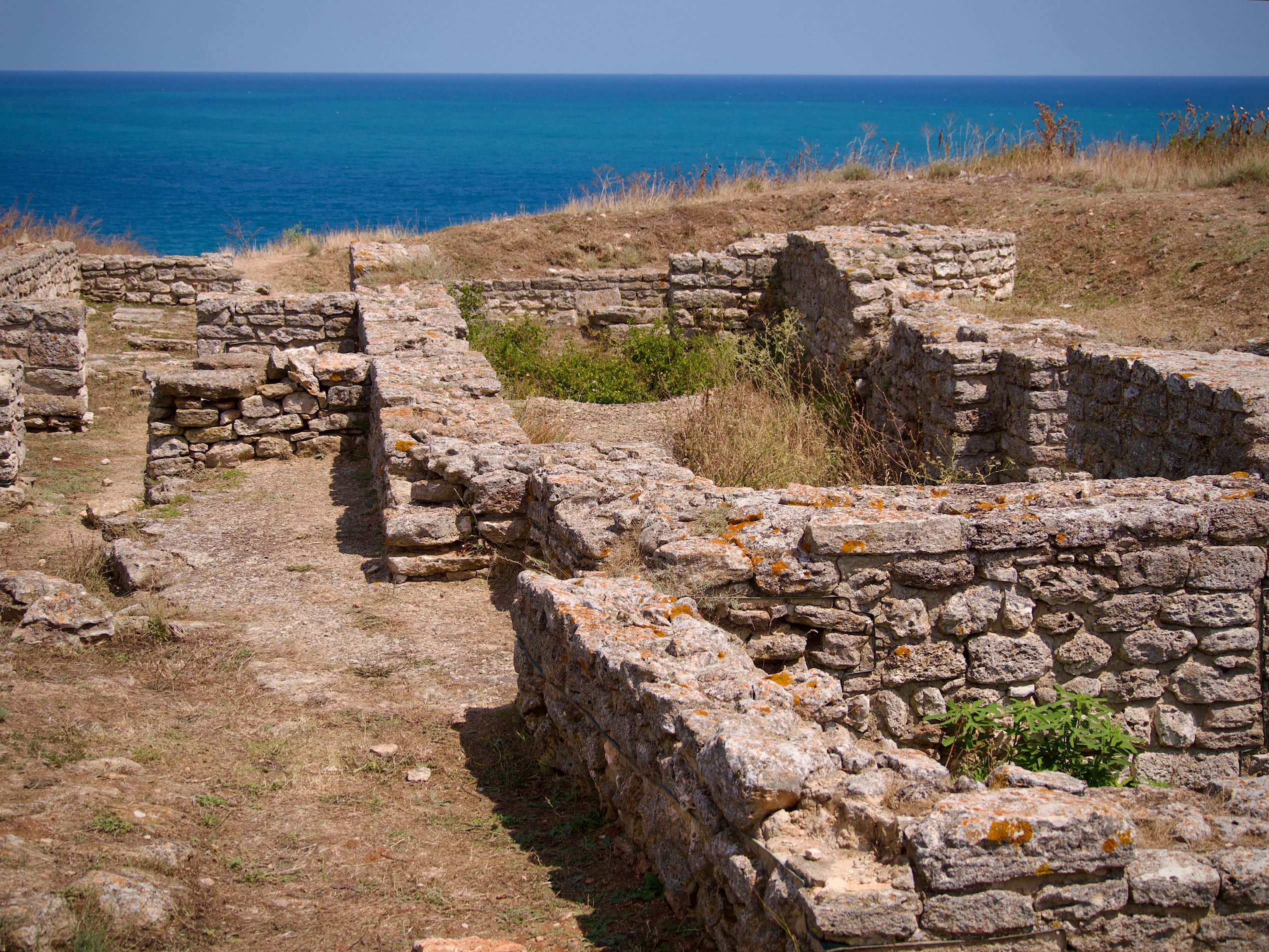 Overblijfselen van het kasteel Kaliakra in Bulgarije