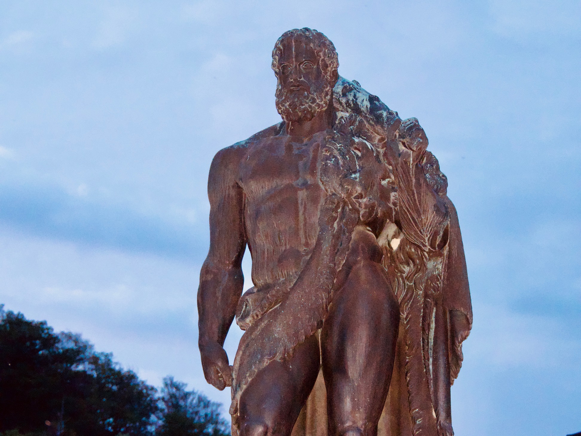 standbeeld Herculus in Băile Herculane