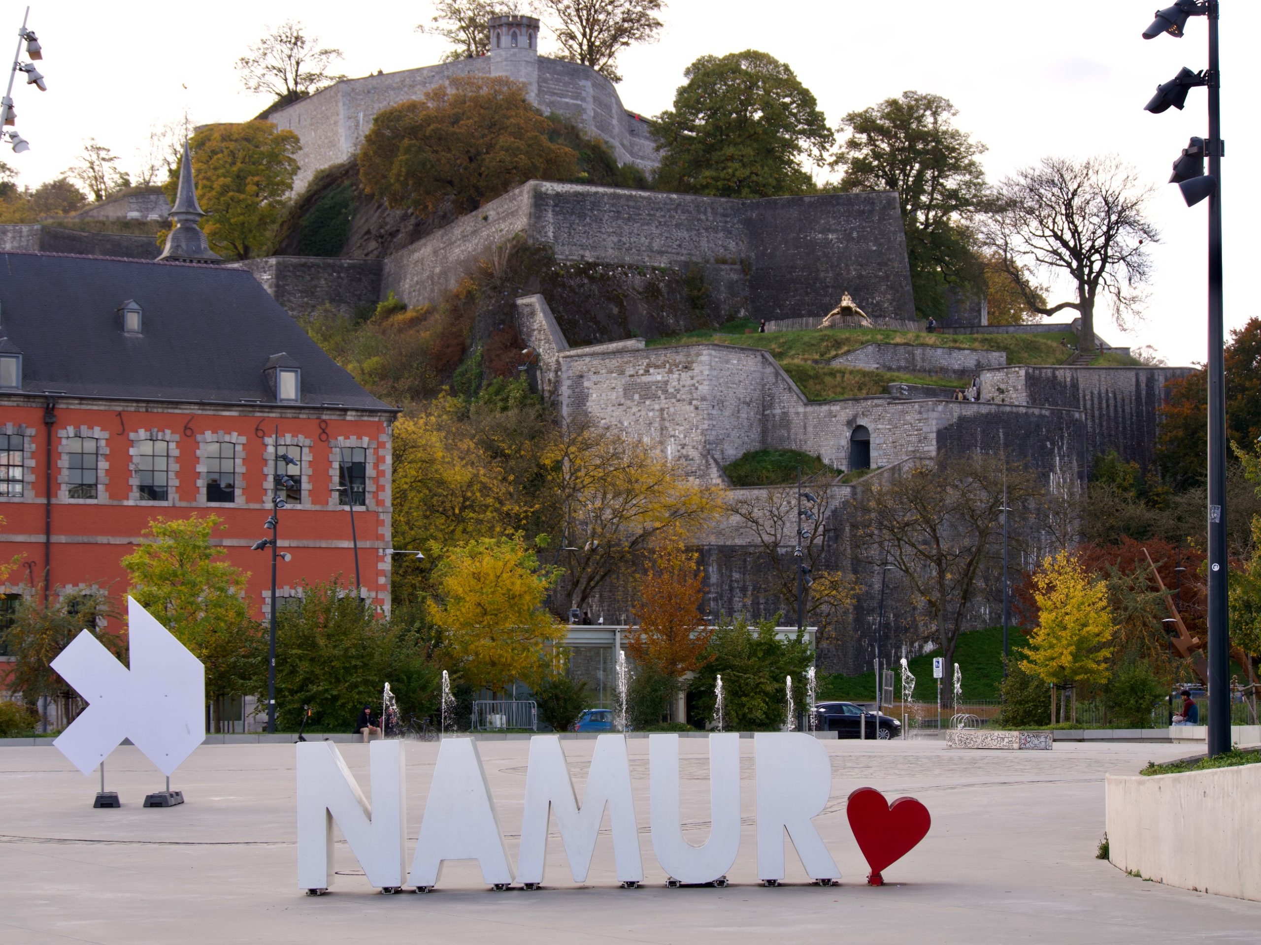 Esplanade de la Citadelle en de letters NAMUR