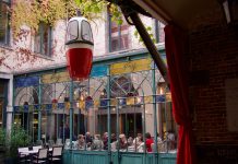 Restaurant Fenêtre sur Cour in Namen waar de oude gondel hangt