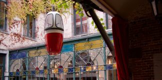 Restaurant Fenêtre sur Cour in Namen waar de oude gondel hangt