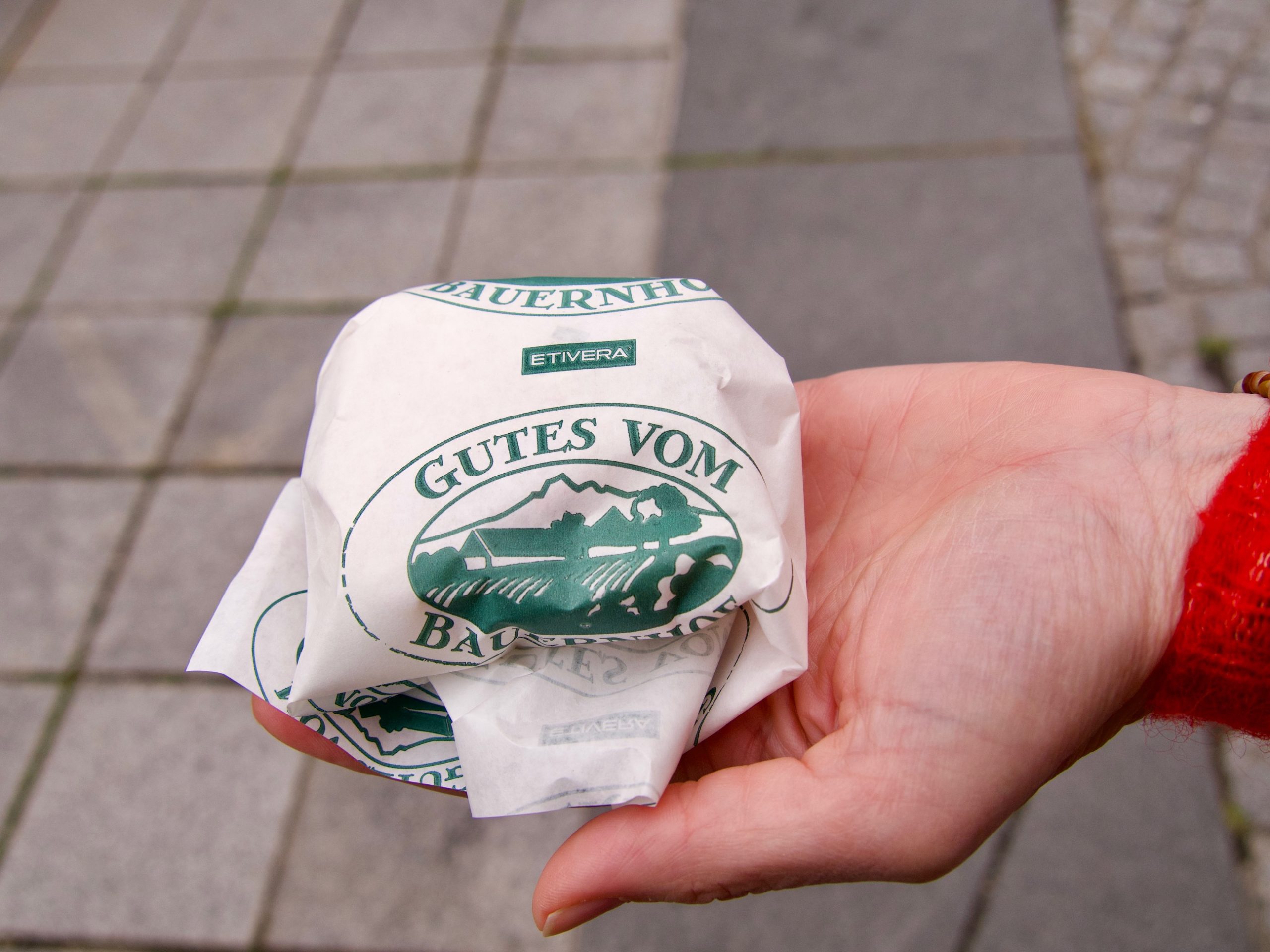 Een kaasje gekocht op de Mostlandlmarkt Grieskirchen
