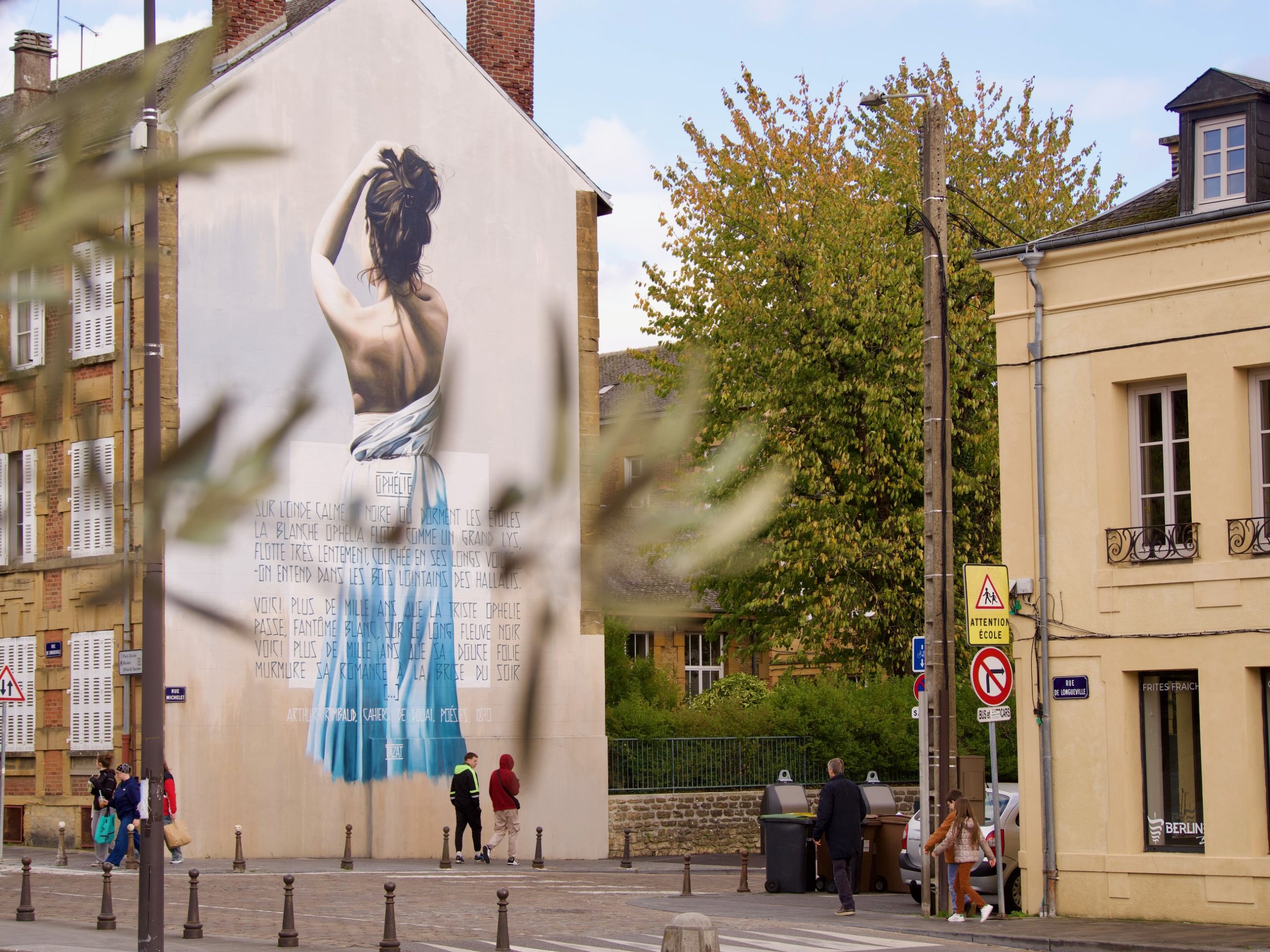 Charleville-Mézières street art tour Ophelie