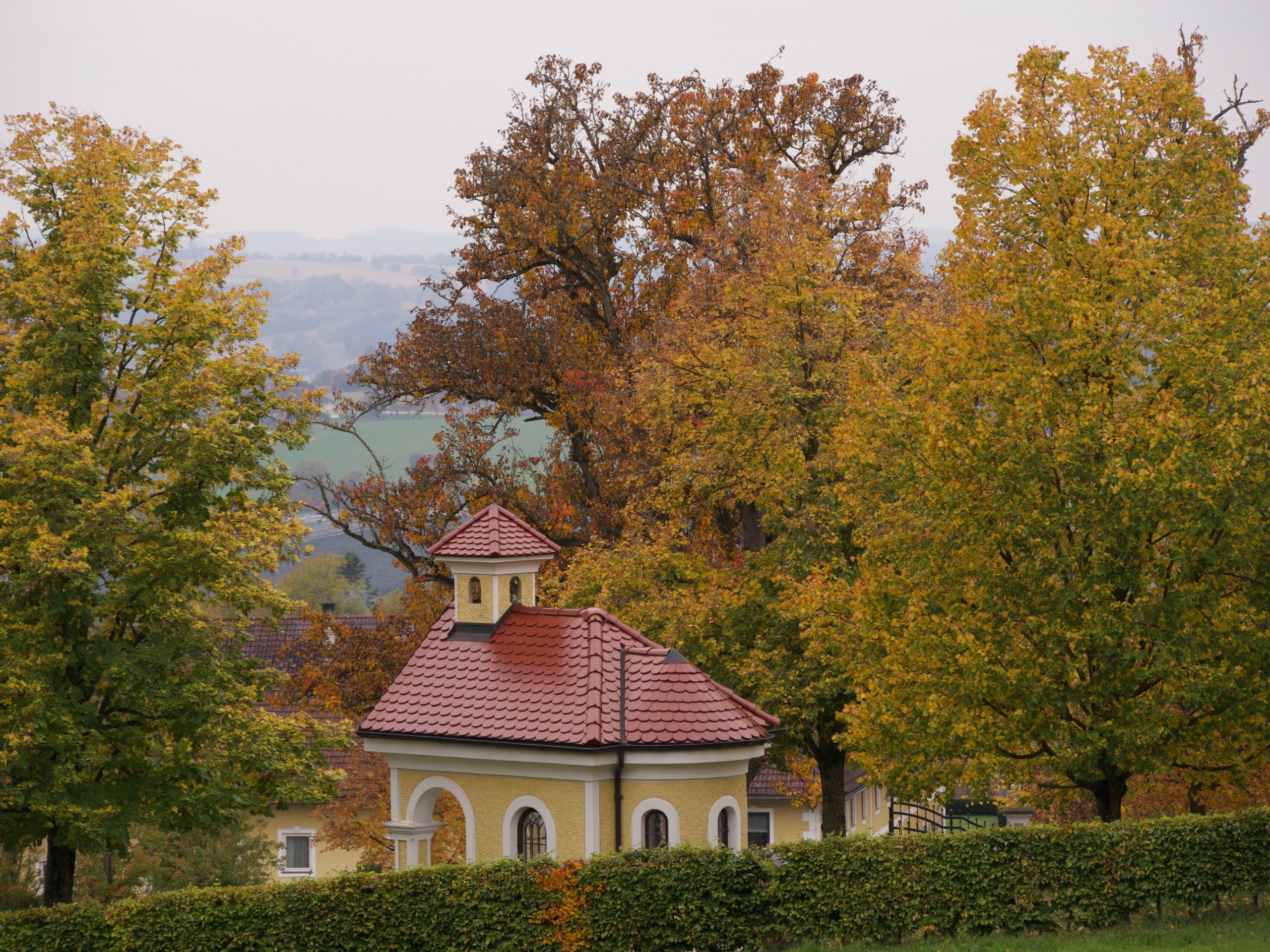 Een kerkje langs de fietsroute in Oberösterreich