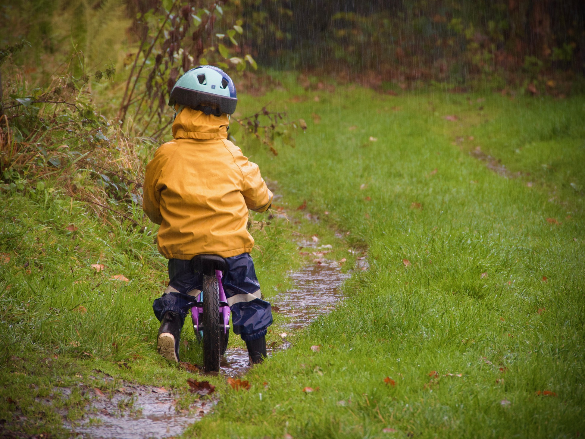 kind doet legendewandeling in Laforet
