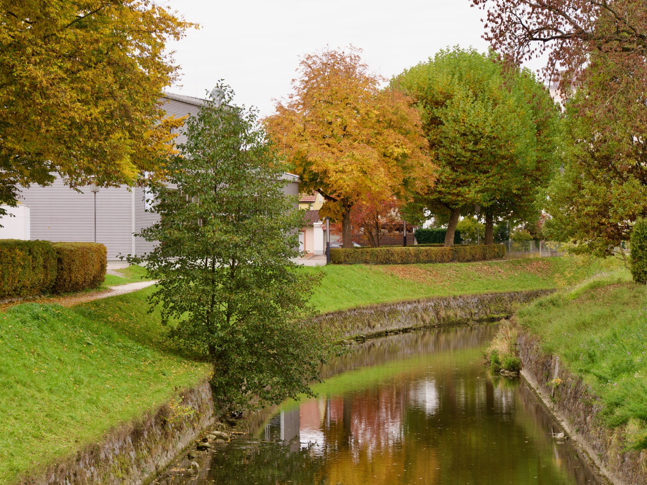 de Trattnach rivier in Grieskirchen