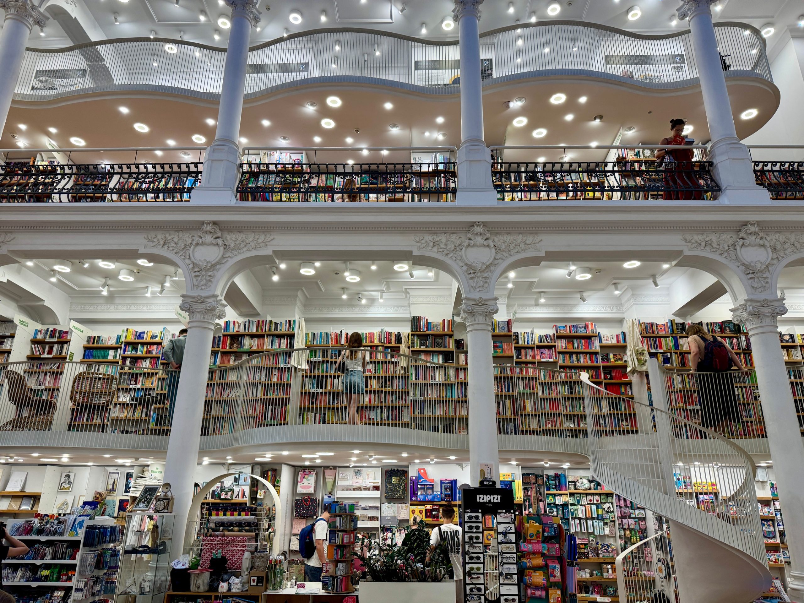 Carturesti Carusel boekwinkel in Boekarest