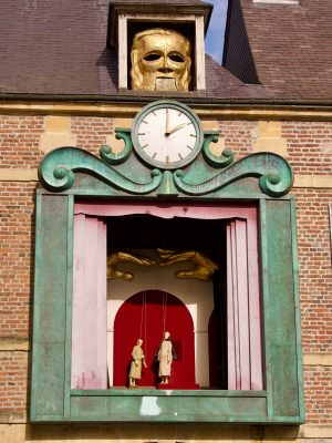 De poppentheater klok in Charleville-Mezieres