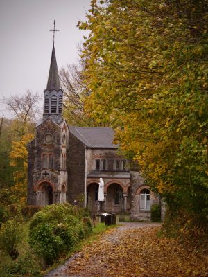 De Ermitage saint hadeling chemin de croix in Celles